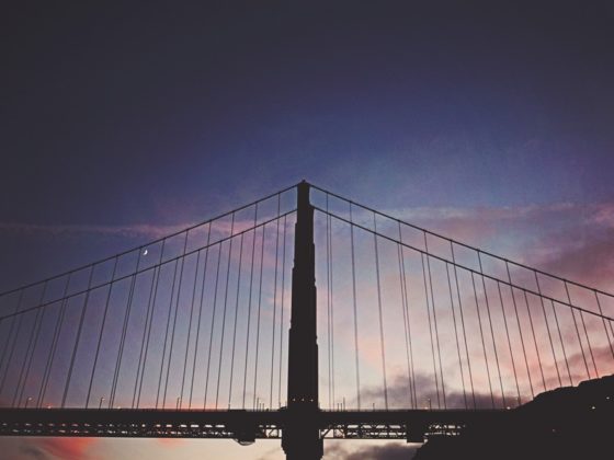 sunset behind the golden gate bridge on cruise through Vibmly