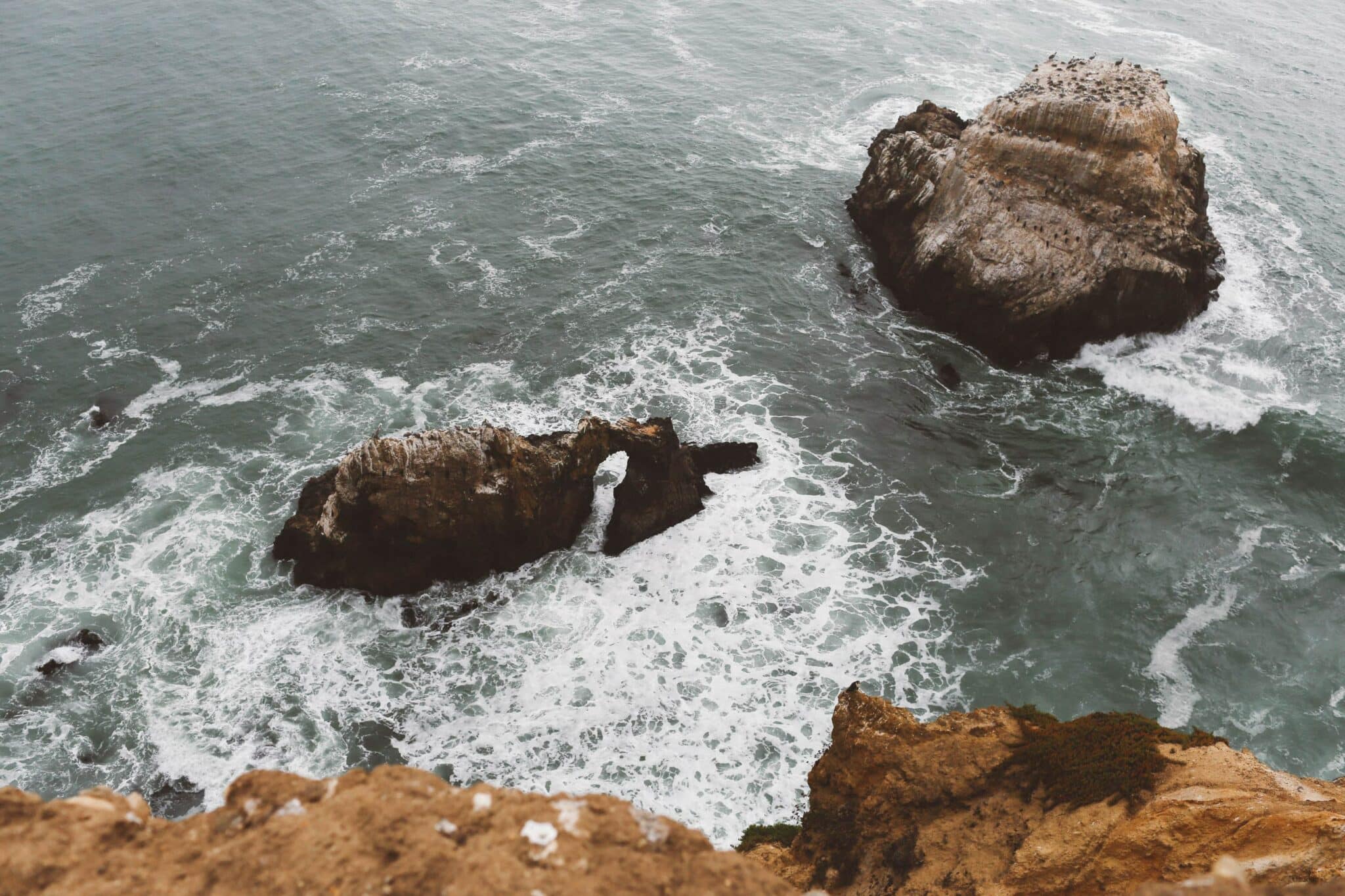 Ocean waves rock