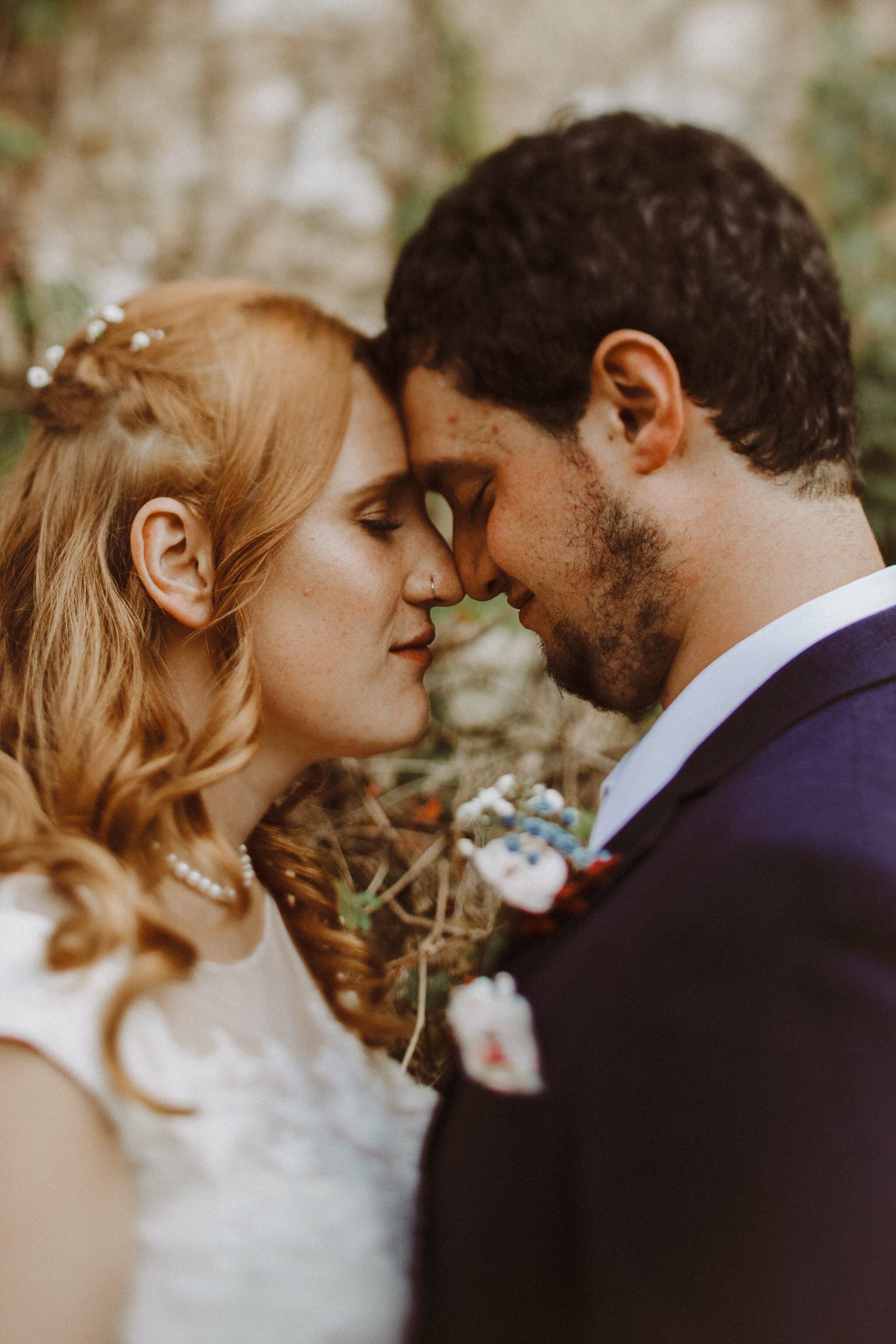 bride groom kissing boho