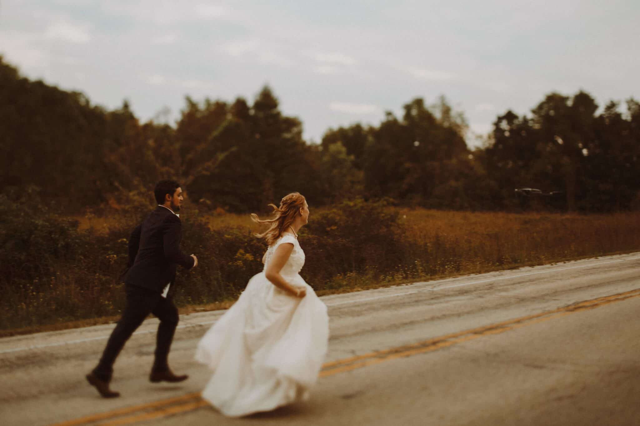 bride groom running