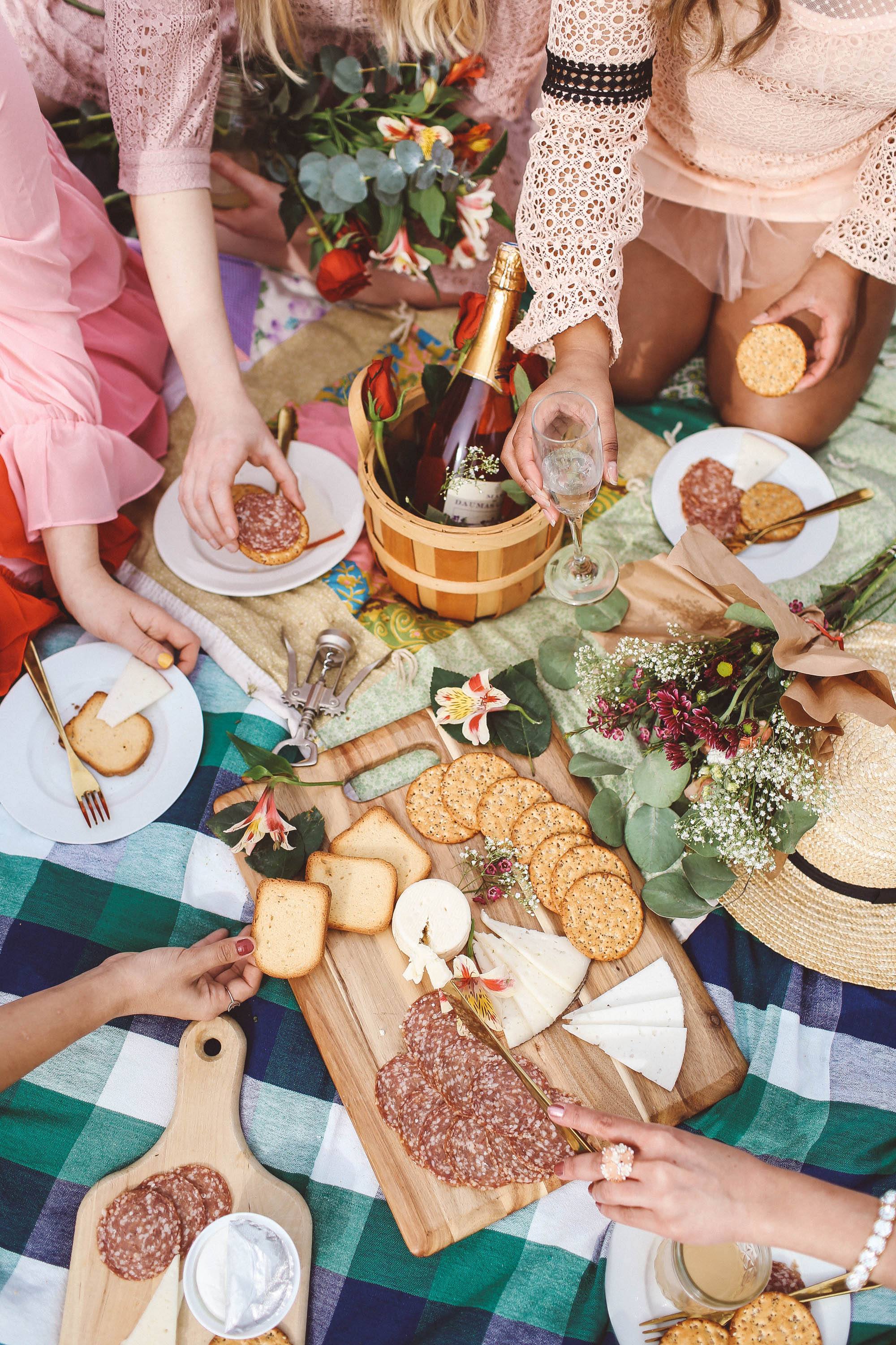 Galentine's Day photoshoot idea picnic san francisco