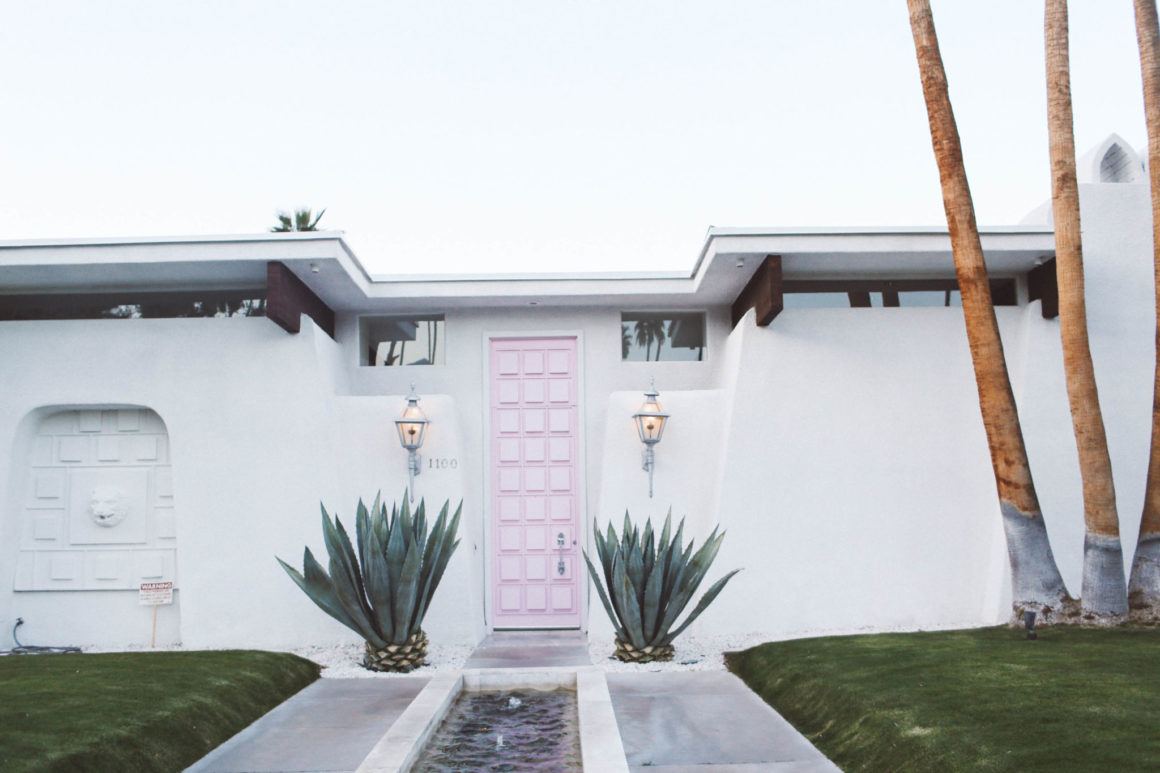 14 Self Guided Palm Springs Door Tour Stops: That Pink Door + More!