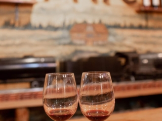 wine glasses at icicle ridge winery