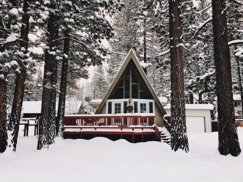 9 Cozy South Lake Tahoe Cabins To Rent For Your Ski Trip!