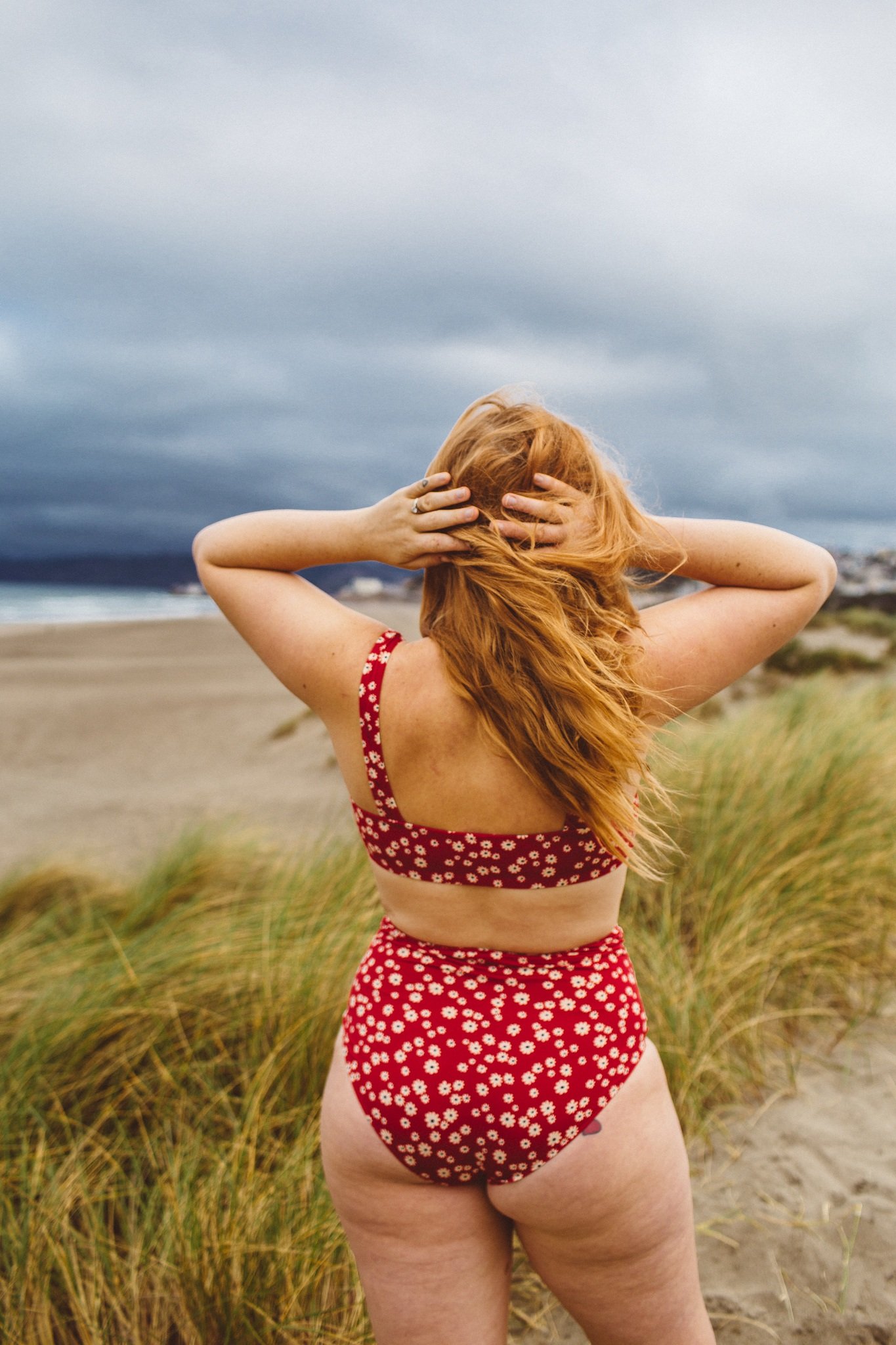 6 Tips To Find the Best Bathing Suits for Curvy Women