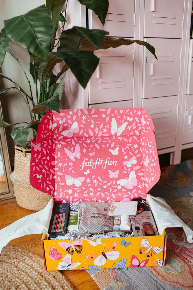 FabFitFun Review: Unsponsored Look Inside A Box + Honest Thoughts