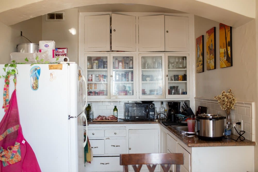 Renter DIY: Adding Marble Contact Paper to Open Shelves - Chris Loves Julia