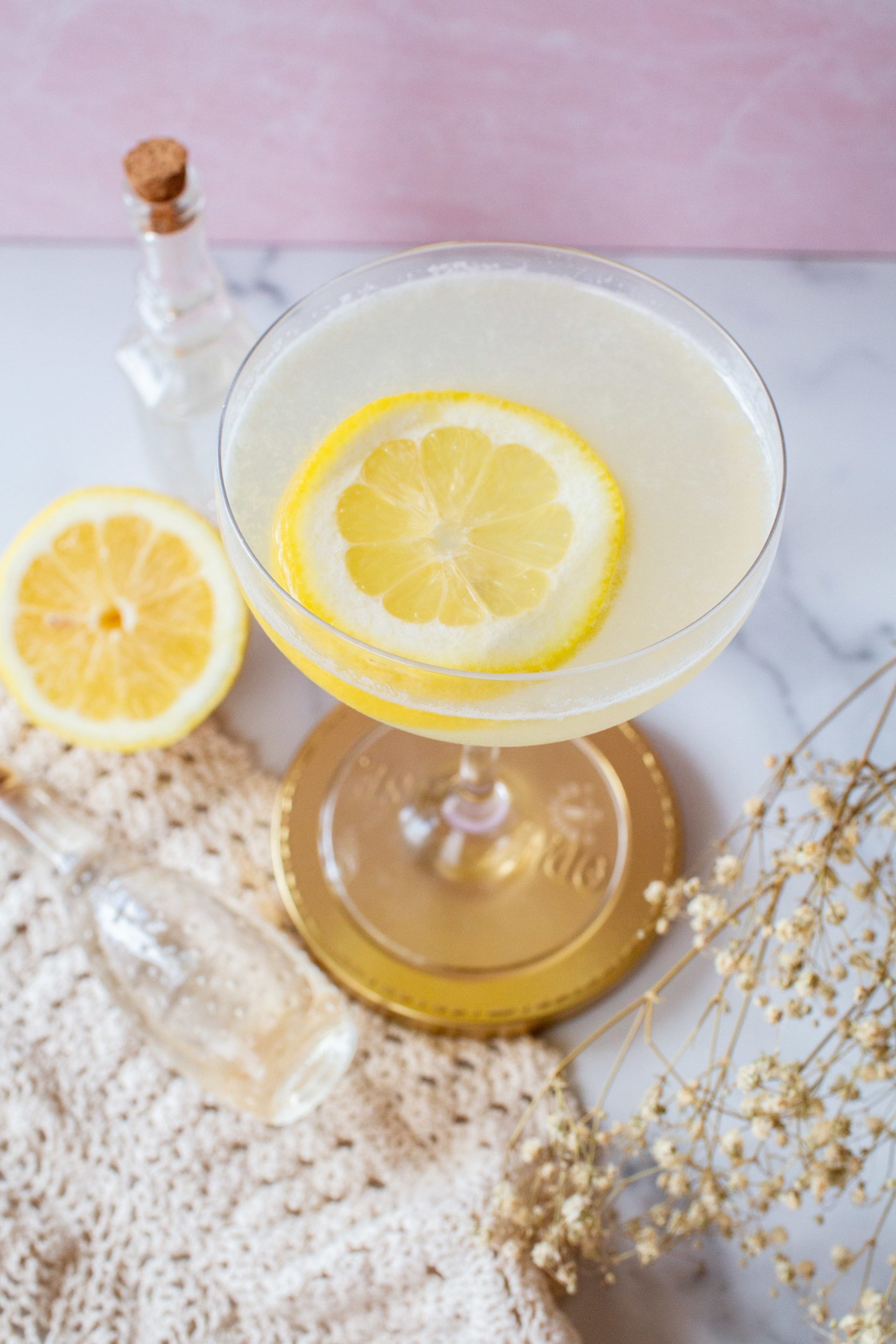 Elderflower Gin Fizz Cocktail (With A Modern Twist!)