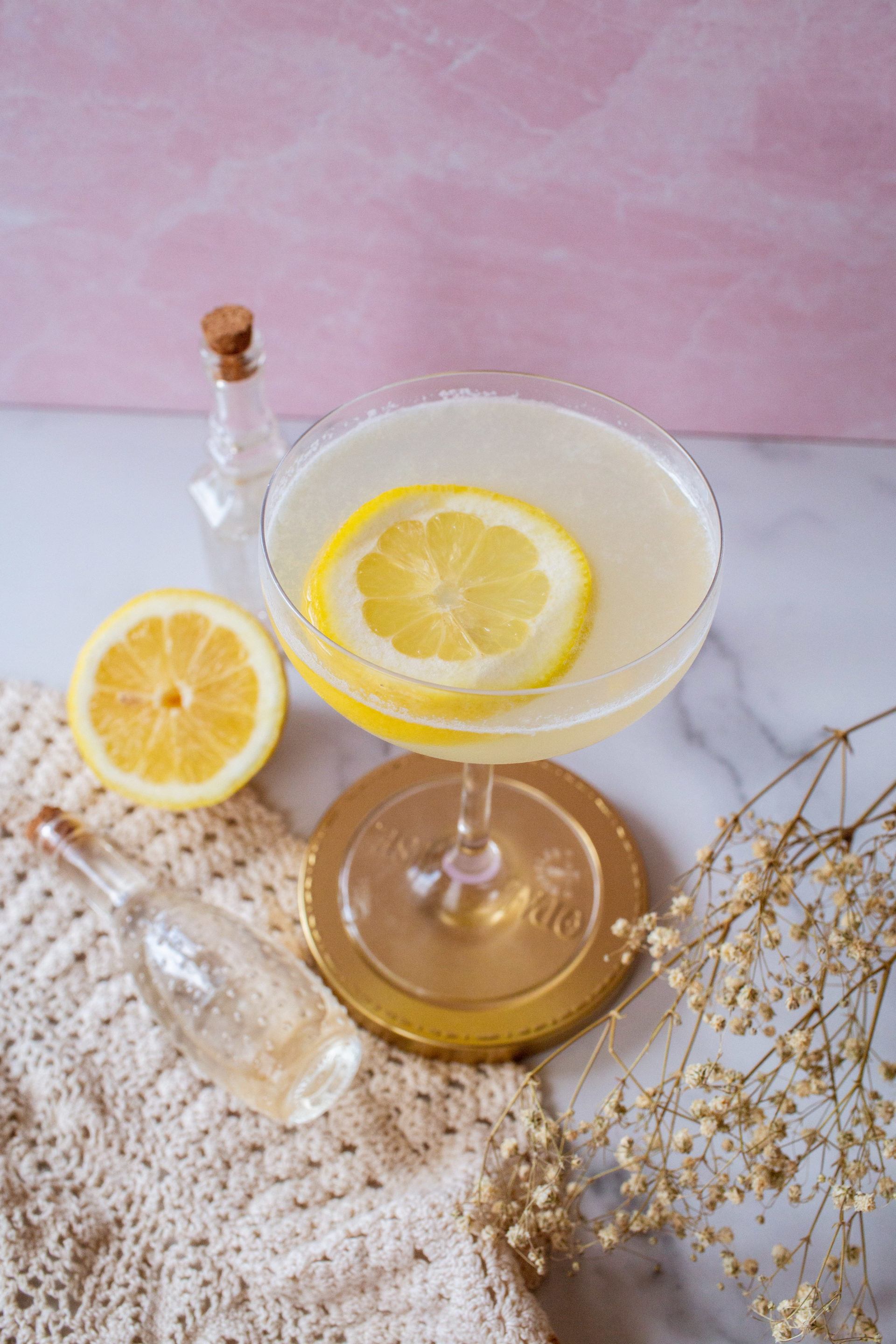 Elderflower Gin Fizz Cocktail (With A Modern Twist!)