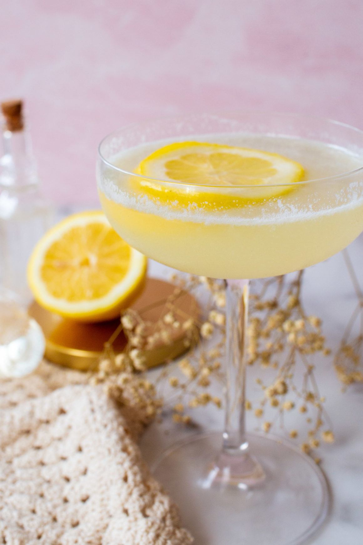 Elderflower Gin Fizz Cocktail (With A Modern Twist!)