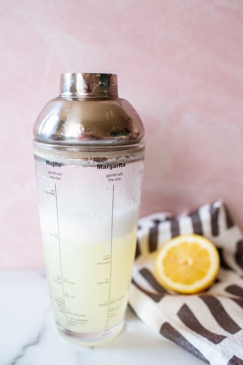 Elderflower Gin Fizz Cocktail (With A Modern Twist!)