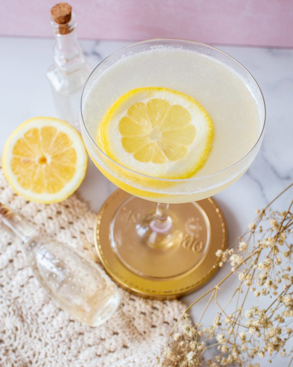 Elderflower Gin Fizz Cocktail (With A Modern Twist!)