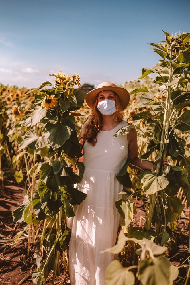 Kara holding a bundle of sunflowers at Andreotti sunflower farm in Half Moon Bay, California