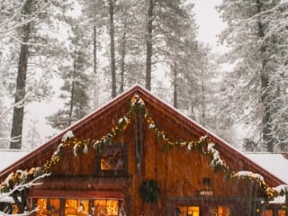 Sleeping Lady Mountain resort in Leavenworth Washington cabin while it is snowing