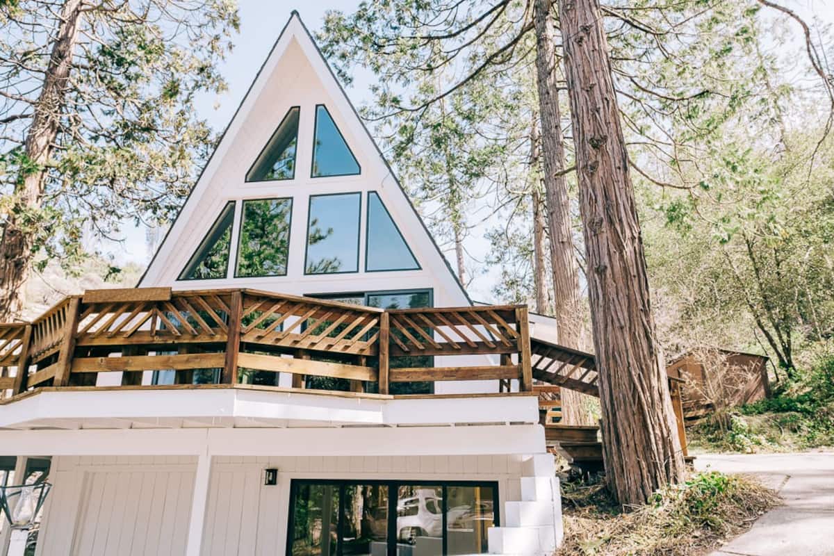 10 Unique Yosemite Airbnbs & Cabins For A Magical National Park Trip