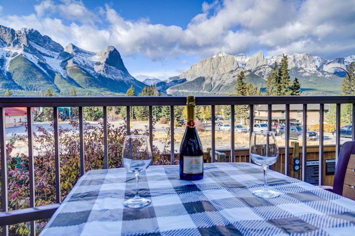 13 Cool Banff Airbnbs & Cabins For Your Mountain Vacation