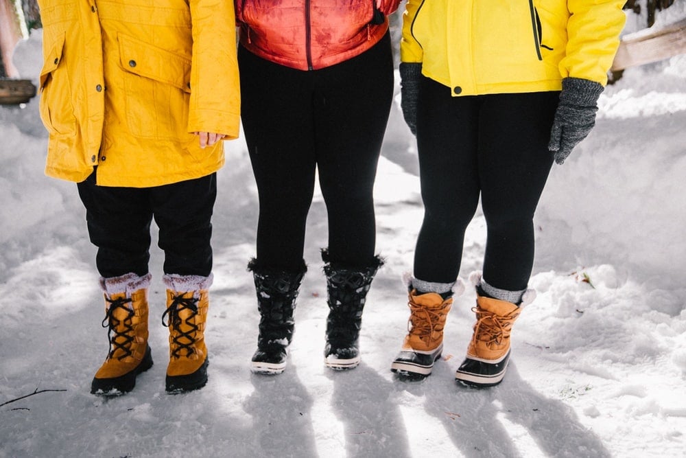 Cute (Yet Practical) Winter Hiking Outfits + Gear For Snow Adventures