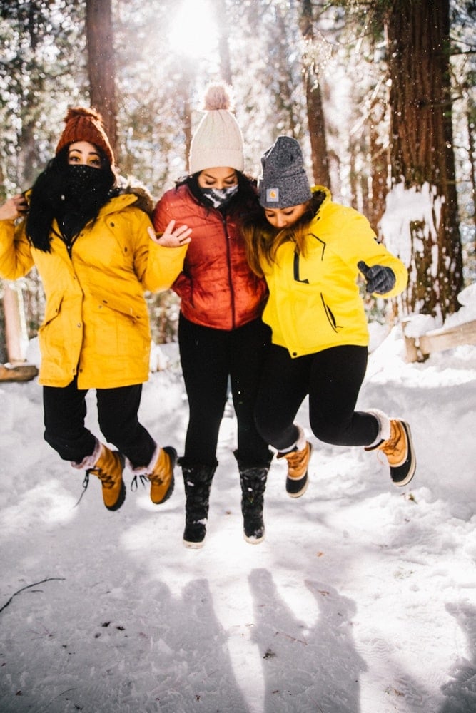 25 Cute Hiking Outfits You'll Actually Want To Wear  Cute hiking outfit, Hiking  outfit, Winter vacation outfits