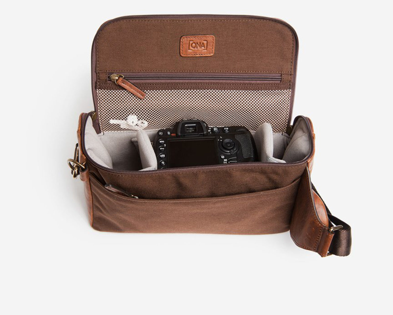 12 Camera Bags for Women That Don't Suck (Functional Yet Stylish!)