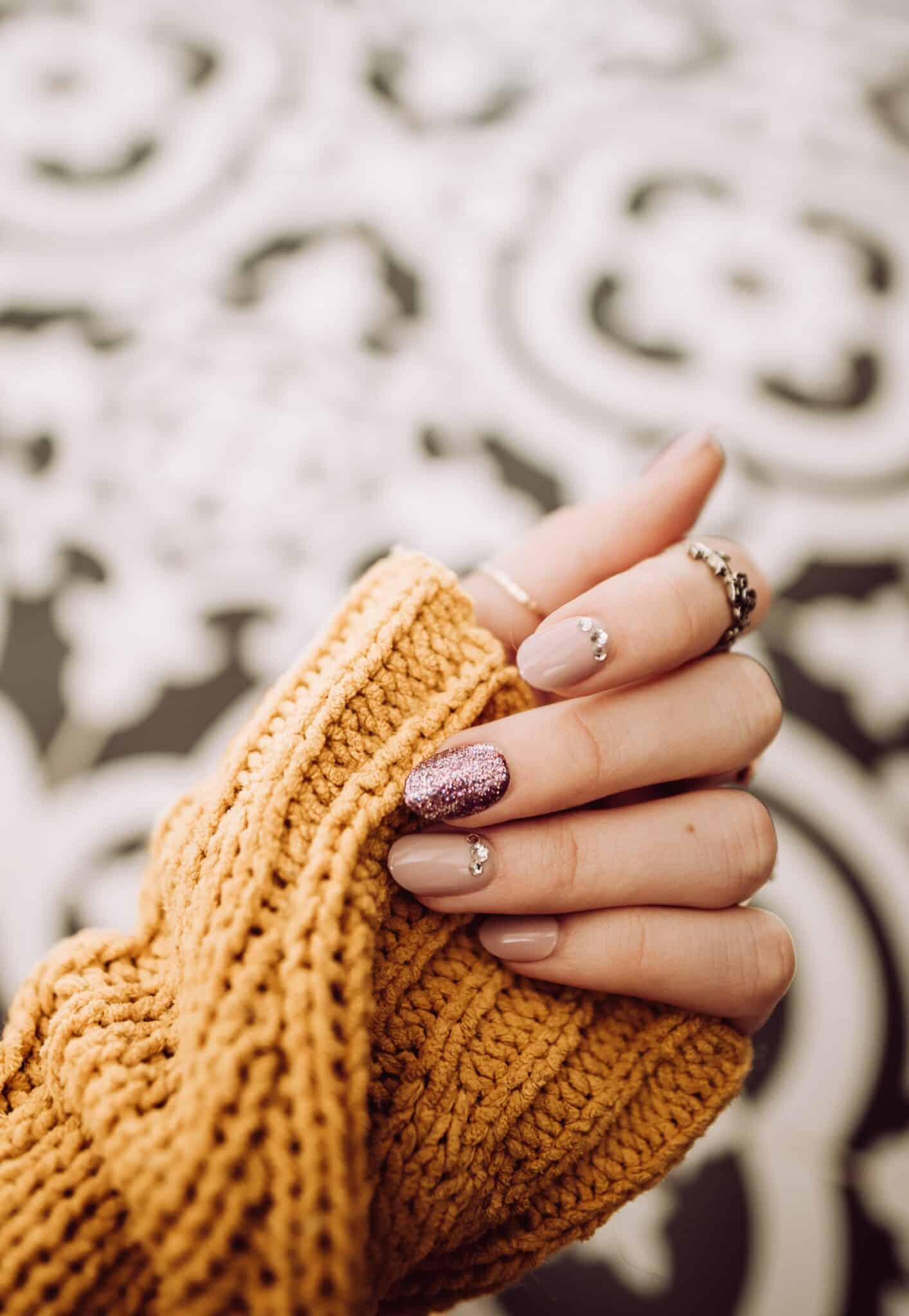 nails with bows and diamonds