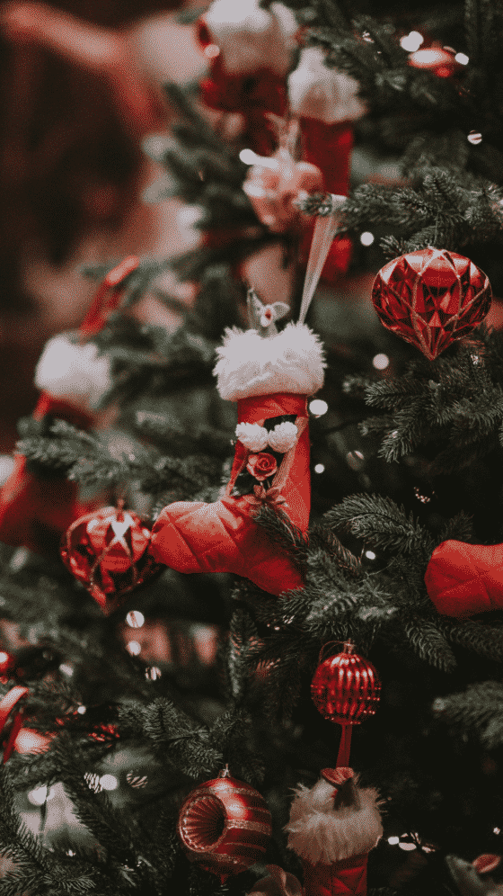 60+ FREE Aesthetic Christmas Wallpapers For A Festive Phone