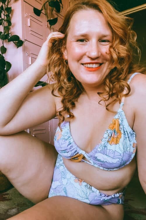 3 Ways to Feel Comfortable in a Swimsuit - wikiHow Life