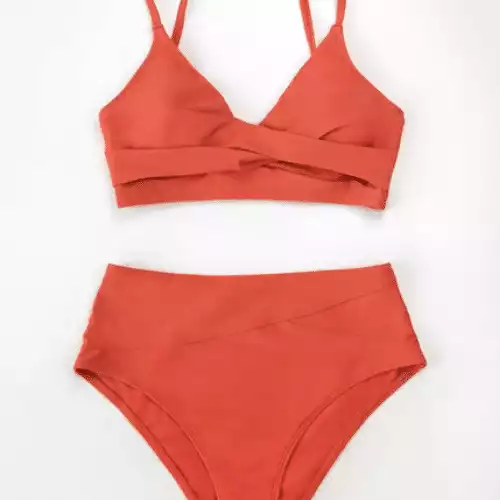 7 Best Swimsuits For Pear Shape Body Types (+ Plus Sizes!)