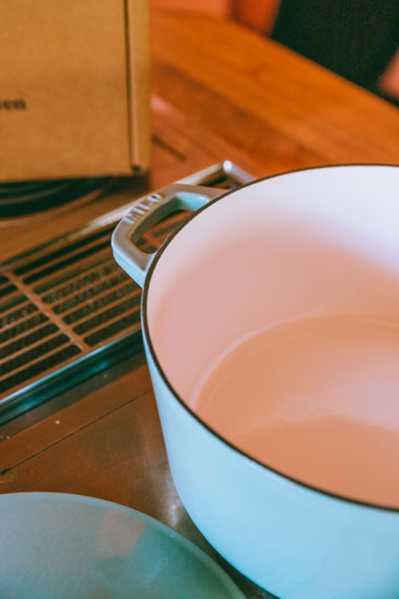 Kana Review Pros and Cons of Their Milo Dutch Oven + Pans