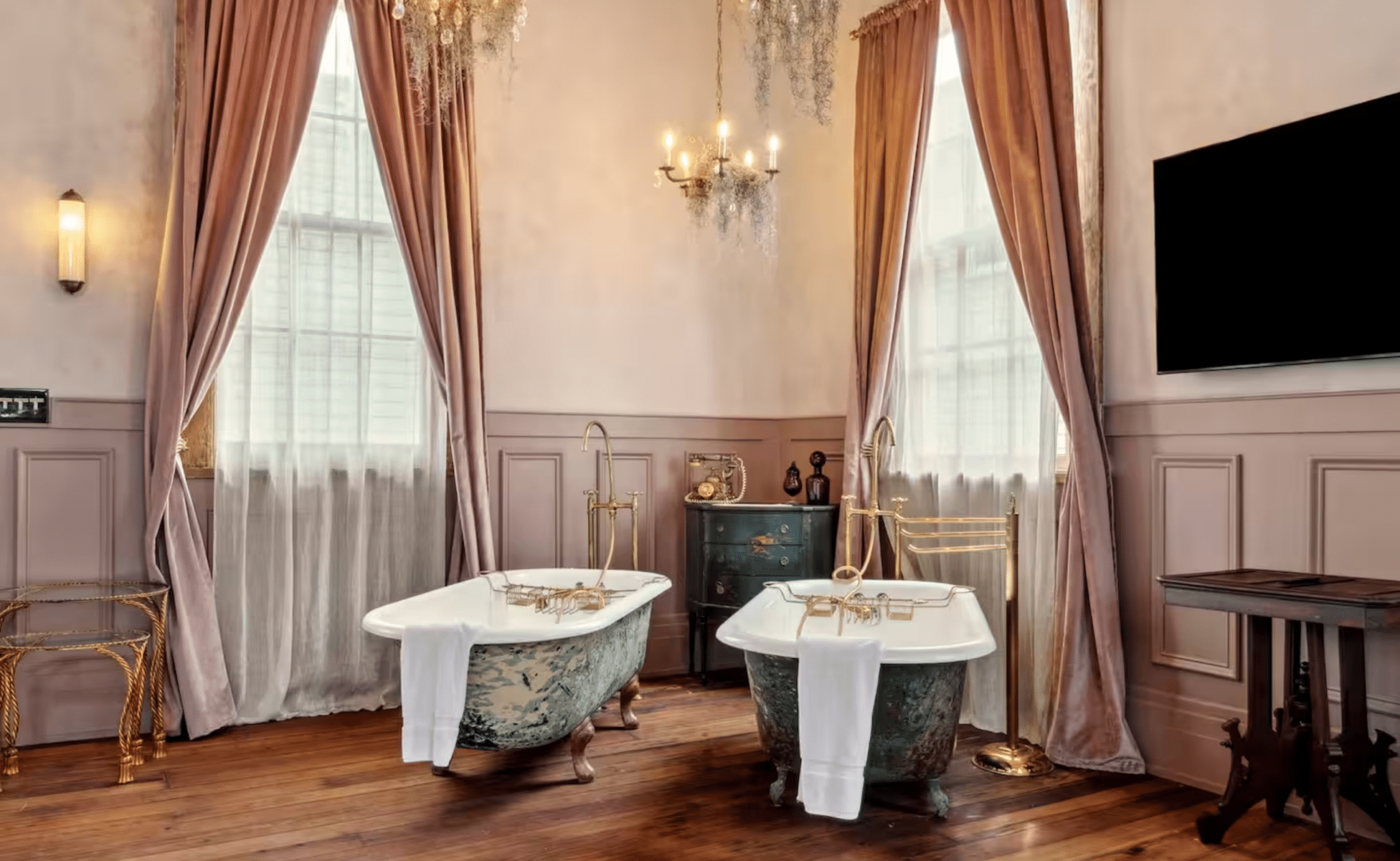 Whimsy Soul - NOLA airbnb 103 Art deco villa in the Lower Garden District New Orleans with wrap around balcony and historic windows